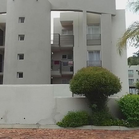 The Apartment On Katherine Street In Central Sandton Johannesbourg Extérieur photo