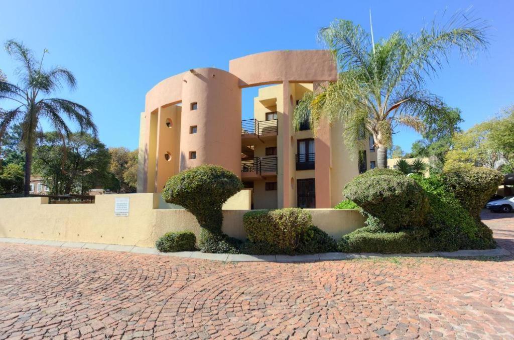 The Apartment On Katherine Street In Central Sandton Johannesbourg Extérieur photo